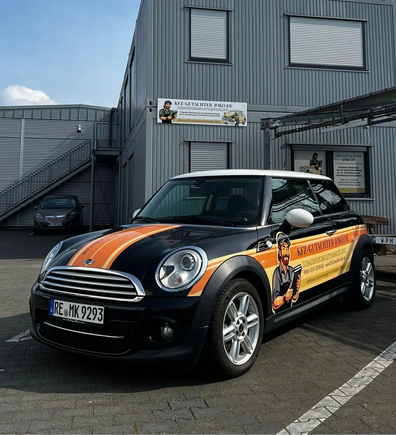 Kfz-Gutachter JOKO Büro Marl und Einsatzfahrzeug